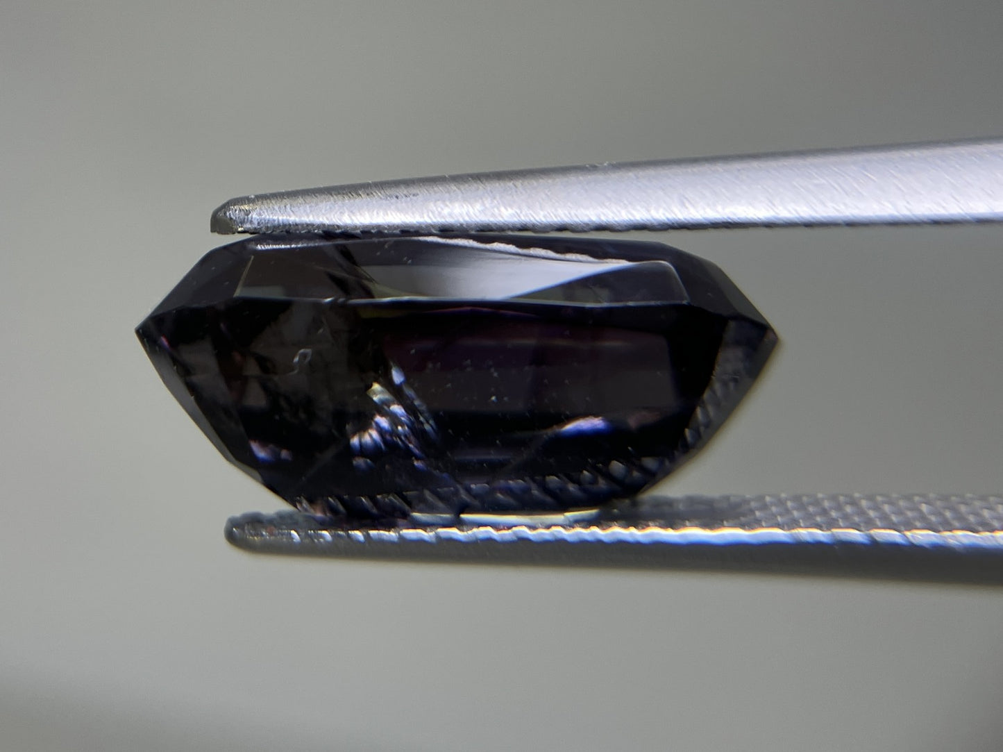 タンザナイト 8.018ct 中央宝石ソーティング付き 15.08㎜×9.28㎜×6.83㎜ 天然 ルース（ 裸石 ） 4463YY