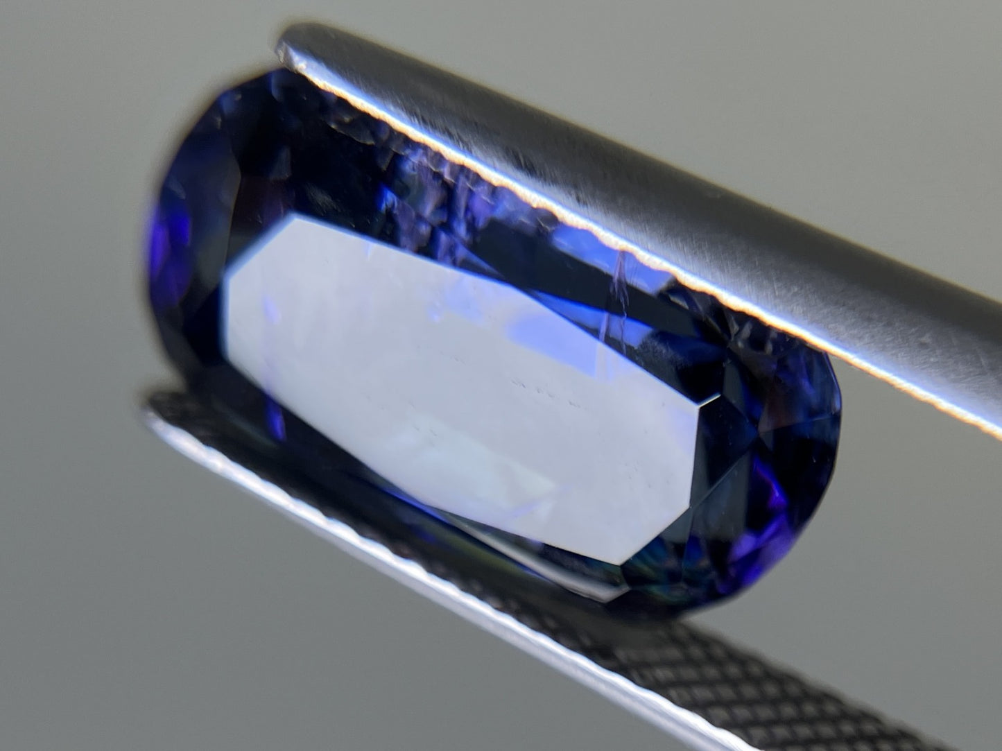 タンザナイト 8.018ct 中央宝石ソーティング付き 15.08㎜×9.28㎜×6.83㎜ 天然 ルース（ 裸石 ） 4463YY