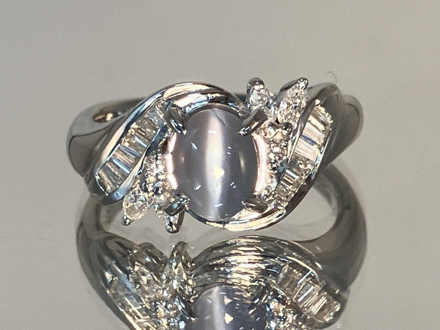 アレキサンドライトキャッツアイ  1.03ct  India GIA宝石鑑別書付き  6.79㎜×5.15㎜×3.30㎜  PT900  6.8g  リング  メレダイヤ  0.29ct  7448Y