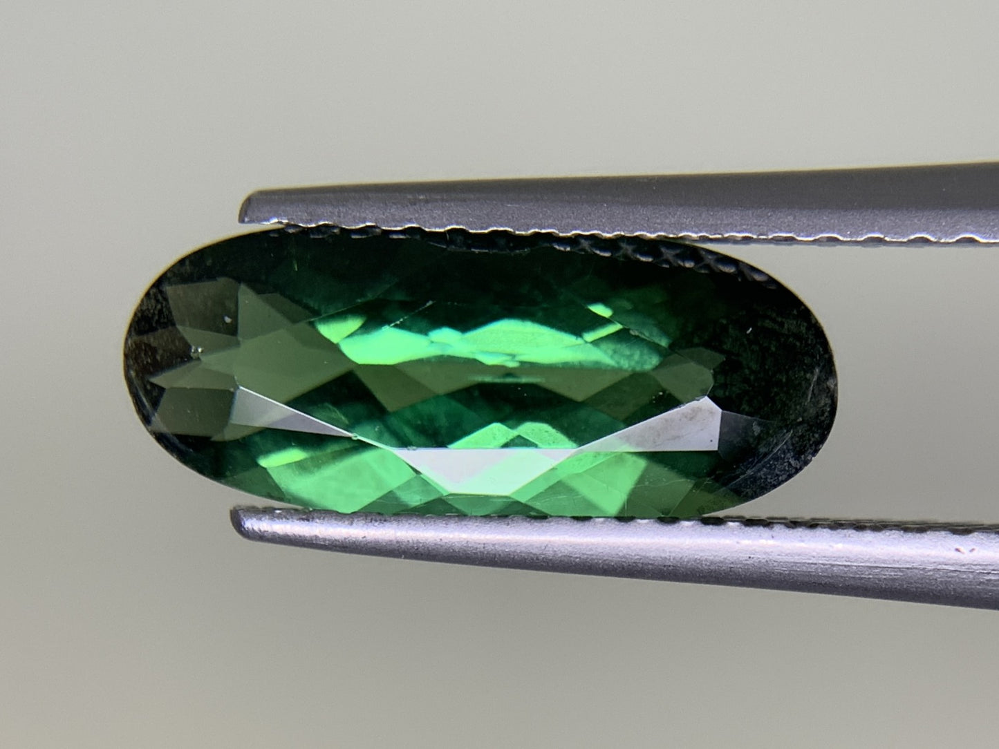 グリーントルマリン 2.404ct 宝石ソーティング付き  14.2㎜×6.0㎜×4.2㎜  ルース（ 裸石 ） 3451Y