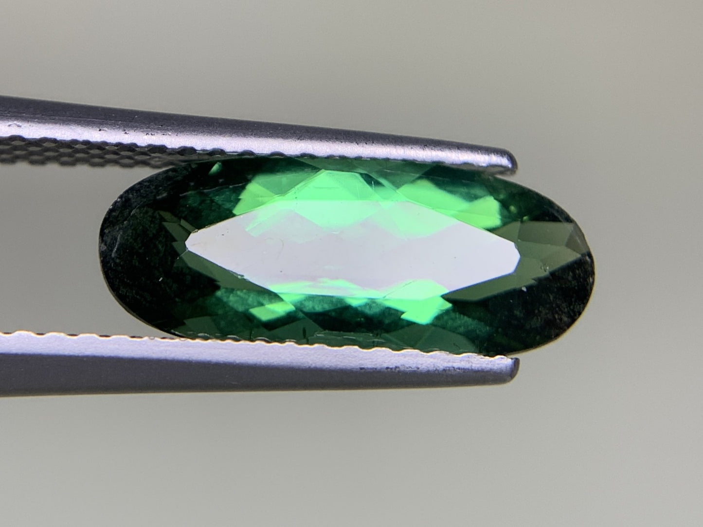 グリーントルマリン 2.404ct 宝石ソーティング付き  14.2㎜×6.0㎜×4.2㎜  ルース（ 裸石 ） 3451Y