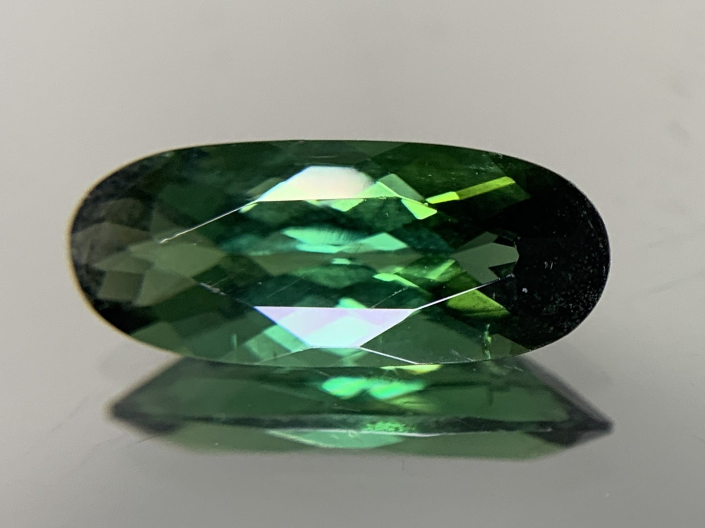 グリーントルマリン 2.404ct 宝石ソーティング付き  14.2㎜×6.0㎜×4.2㎜  ルース（ 裸石 ） 3451Y