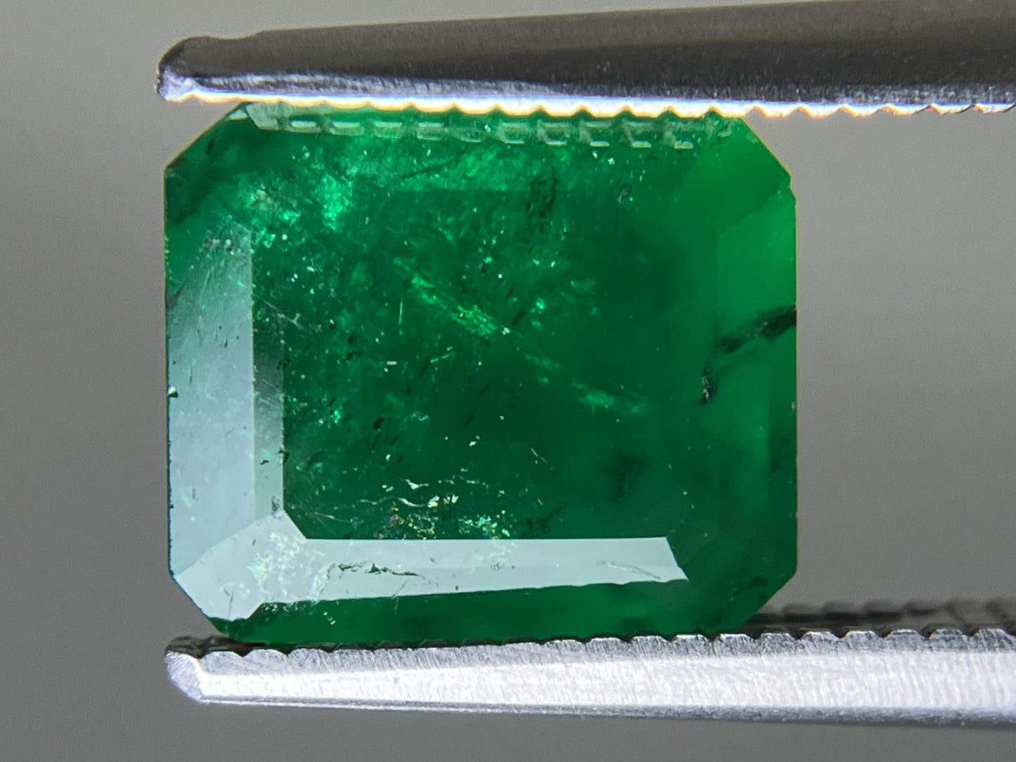 エメラルド 天然 2.312ct 中央宝石ソーティング付き 9.00㎜×7.76㎜×3.99㎜ ルース（ 裸石 ） 6761YY
