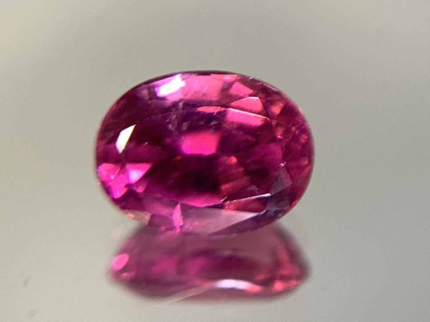 トルマリン ( ルベライト ) 1.520ct 宝石ソーティング付き  8.0㎜×6.1㎜×4.5㎜   ルース（ 裸石 ） 2364Y