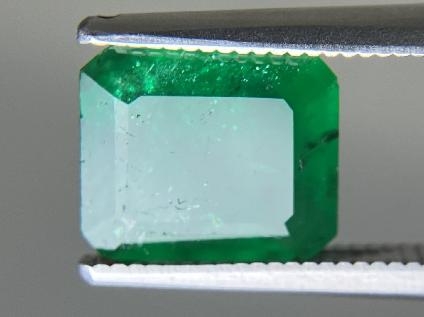 エメラルド 天然 2.312ct 中央宝石ソーティング付き 9.00㎜×7.76㎜×3.99㎜ ルース（ 裸石 ） 6761YY