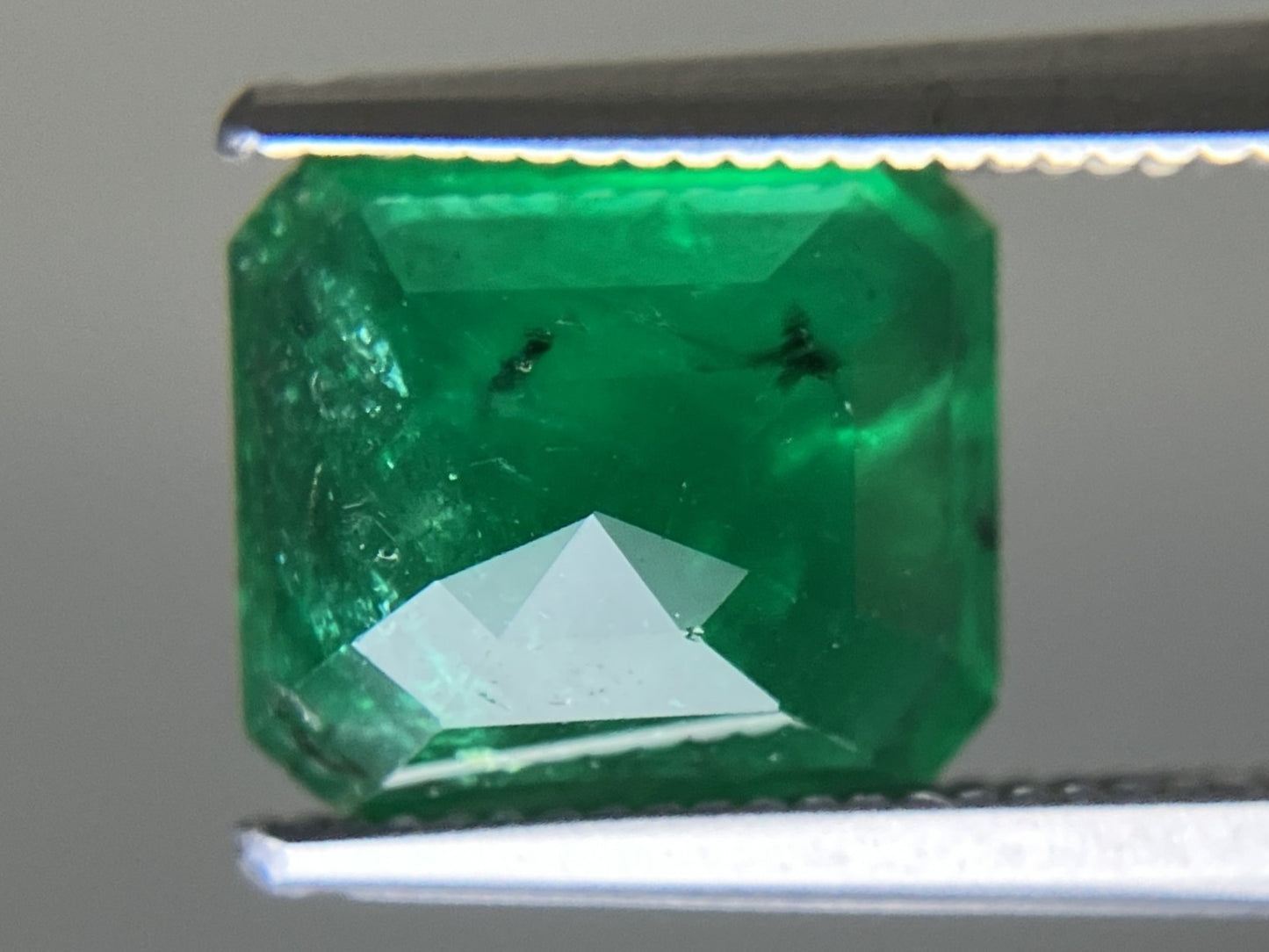 エメラルド 天然 2.312ct 中央宝石ソーティング付き 9.00㎜×7.76㎜×3.99㎜ ルース（ 裸石 ） 6761YY