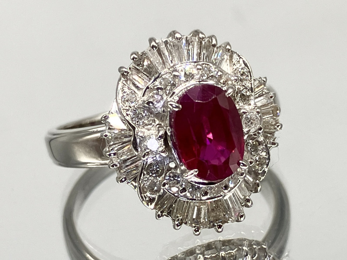 ルビー  1.03ct  Pigeon Blood  Myanmar  AIGS 宝石鑑別書付き  7.00㎜×4.98㎜×3.10㎜  PT900  6.9g  リング  メレダイヤ  0.65ct  1410Y