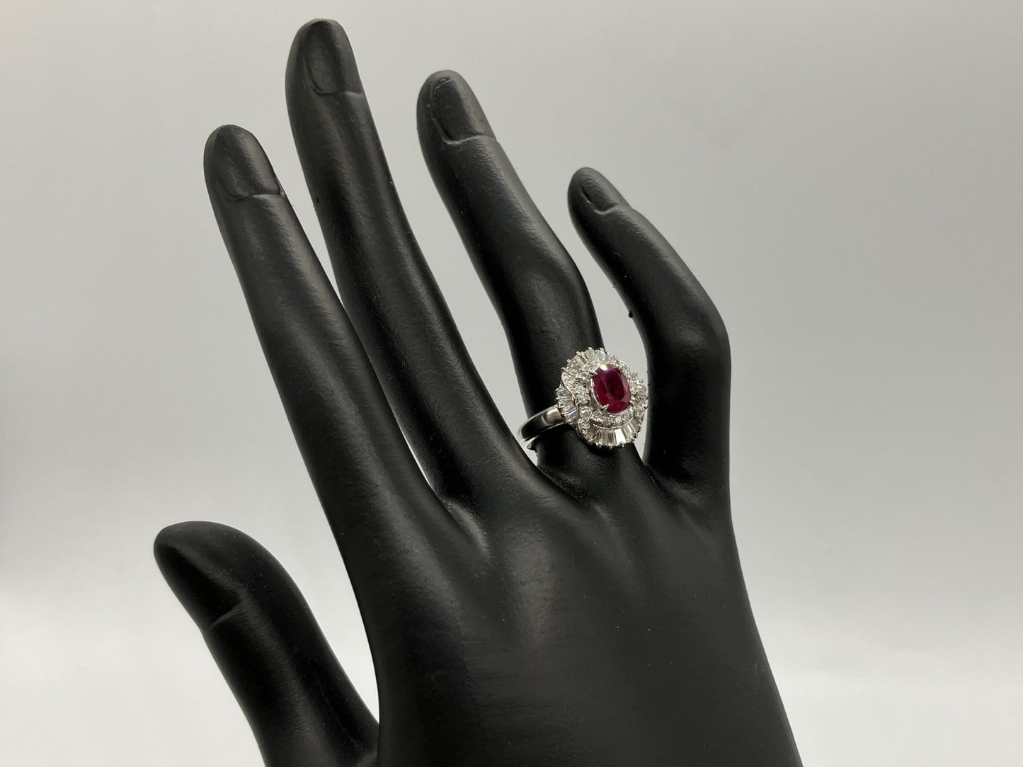 ルビー  1.03ct  Pigeon Blood  Myanmar  AIGS 宝石鑑別書付き  7.00㎜×4.98㎜×3.10㎜  PT900  6.9g  リング  メレダイヤ  0.65ct  1410Y
