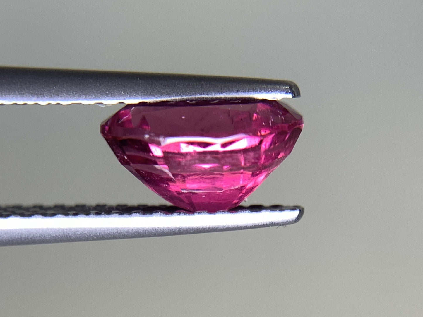 トルマリン ( ルベライト ) 1.520ct 宝石ソーティング付き  8.0㎜×6.1㎜×4.5㎜   ルース（ 裸石 ） 2364Y