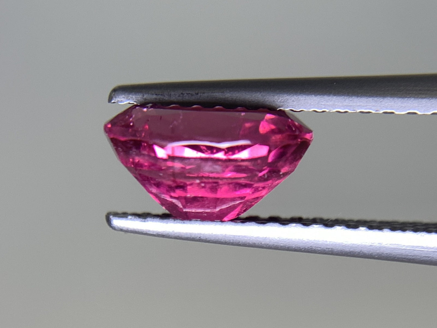 トルマリン ( ルベライト ) 1.520ct 宝石ソーティング付き  8.0㎜×6.1㎜×4.5㎜   ルース（ 裸石 ） 2364Y