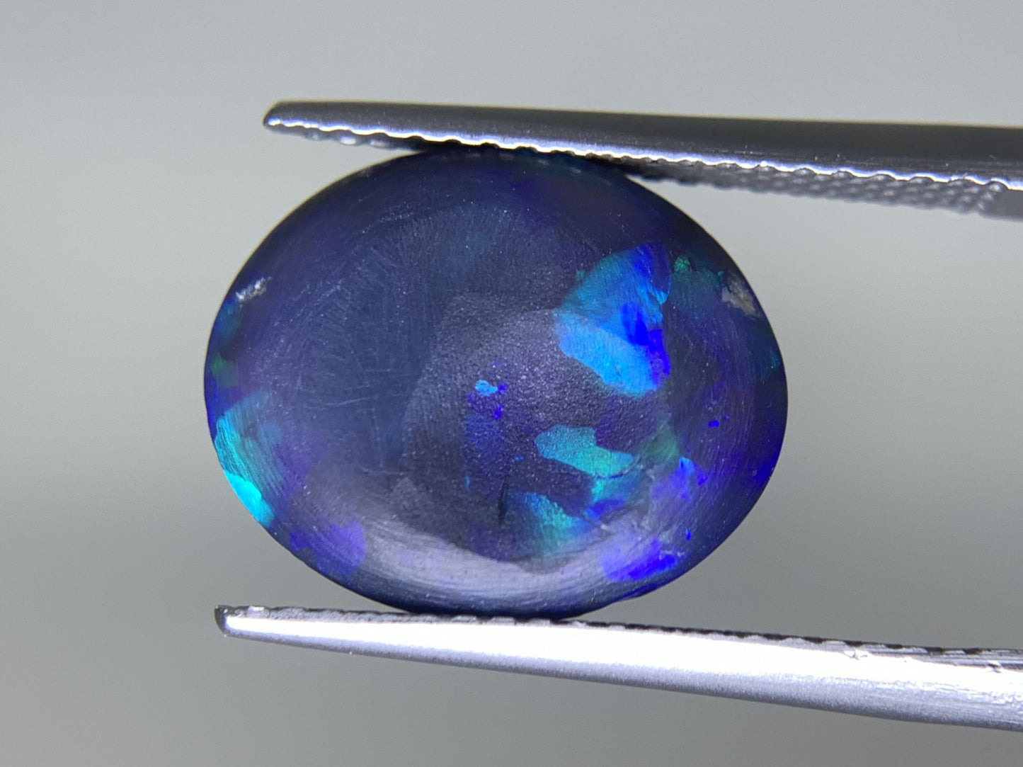 ブラックオパール 天然  4.026ct  中央宝石ソーティング付き  13.5㎜×11.1㎜×4.5㎜  ルース（ 裸石 ） 5776Y