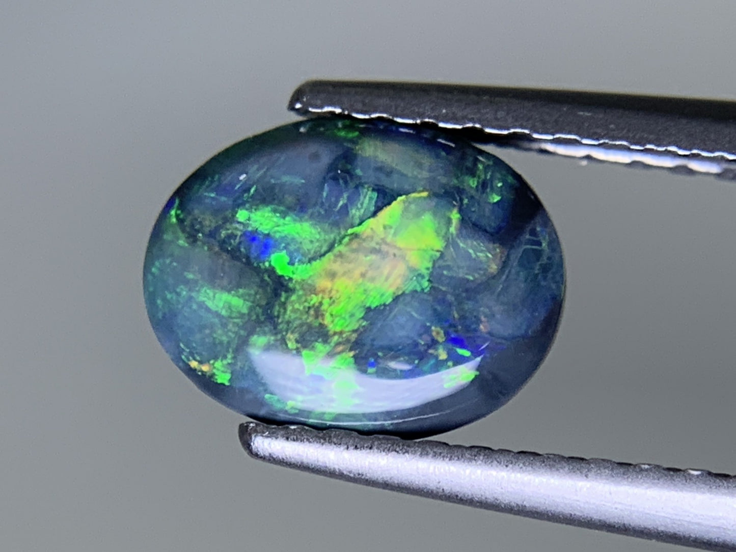 ブラックオパール 天然 0.983ct 宝石ソーティング付き 7.7㎜×5.9㎜×3.3㎜ ルース（ 裸石 ） 7628Y