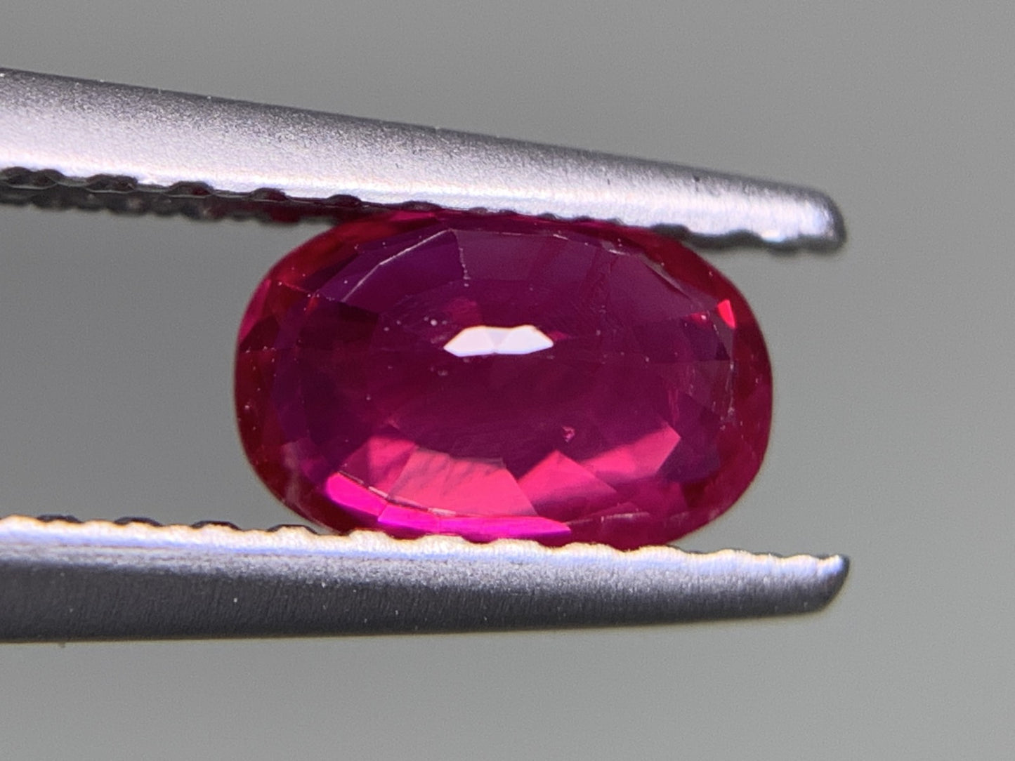 ルビー 0.667ct  宝石ソーティング付き  6.1㎜×4.0㎜×2.6㎜  ルース（ 裸石 ） 4388Y