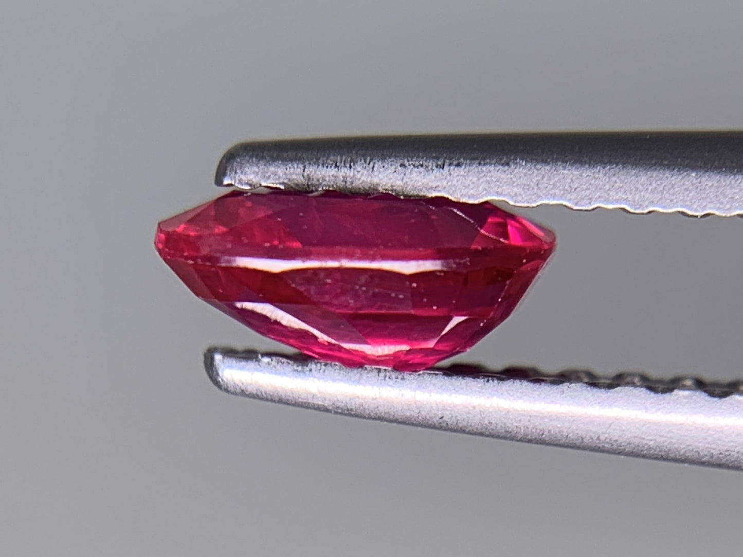 ルビー 0.667ct  宝石ソーティング付き  6.1㎜×4.0㎜×2.6㎜  ルース（ 裸石 ） 4388Y