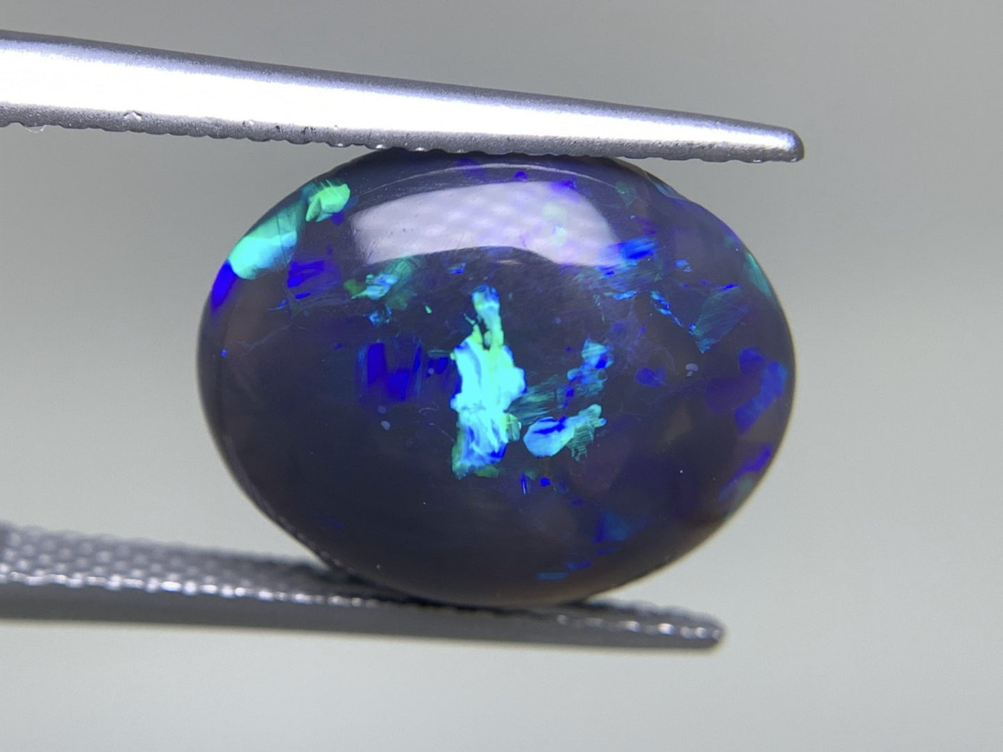 ブラックオパール 天然  4.026ct  中央宝石ソーティング付き  13.5㎜×11.1㎜×4.5㎜  ルース（ 裸石 ） 5776Y