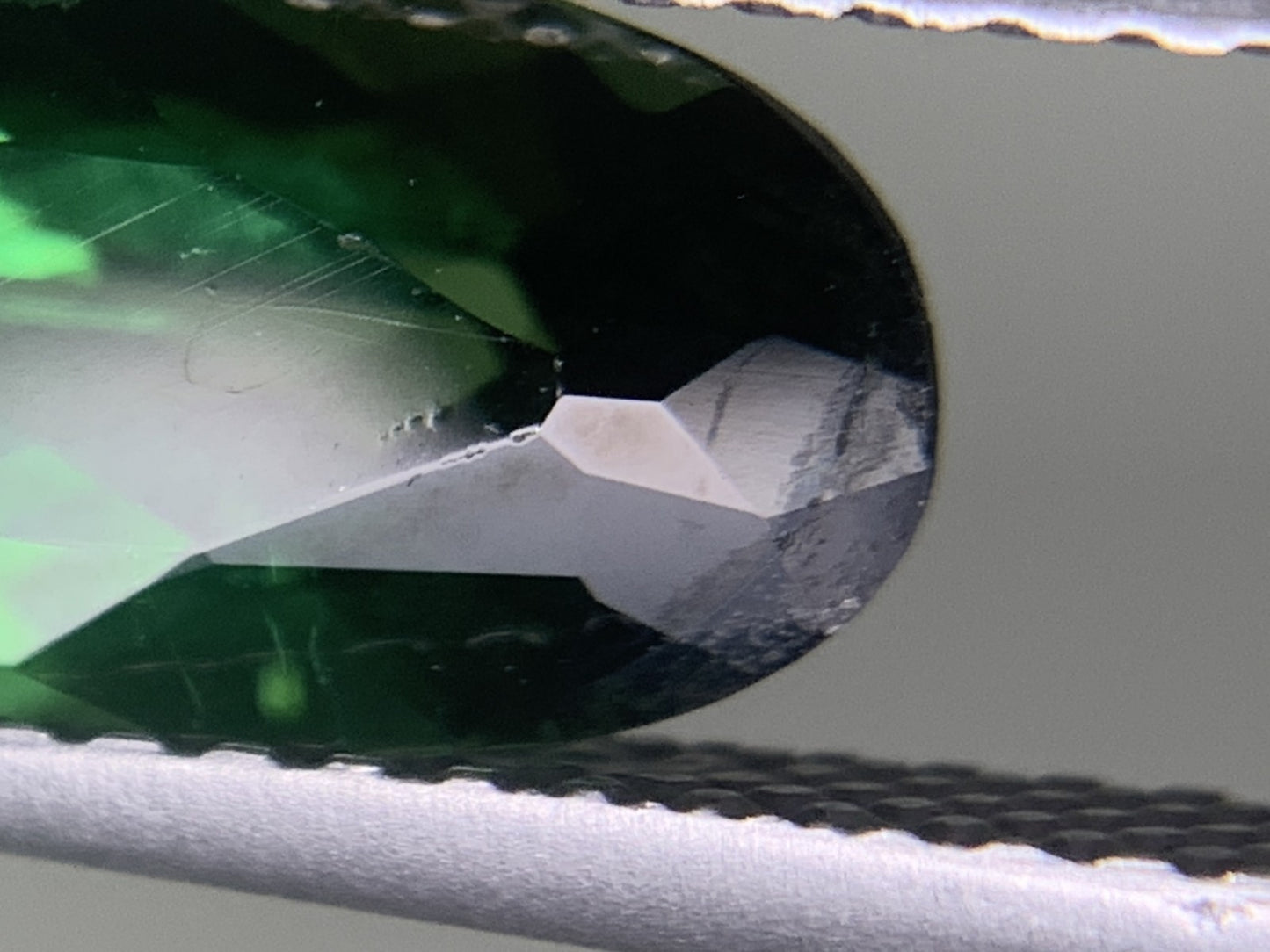 グリーントルマリン 2.404ct 宝石ソーティング付き  14.2㎜×6.0㎜×4.2㎜  ルース（ 裸石 ） 3451Y