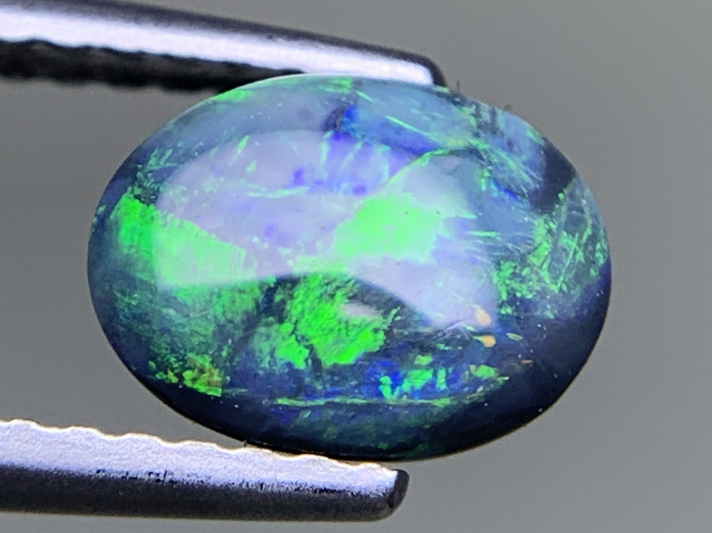 ブラックオパール 天然 0.983ct 宝石ソーティング付き 7.7㎜×5.9㎜×3.3㎜ ルース（ 裸石 ） 7628Y