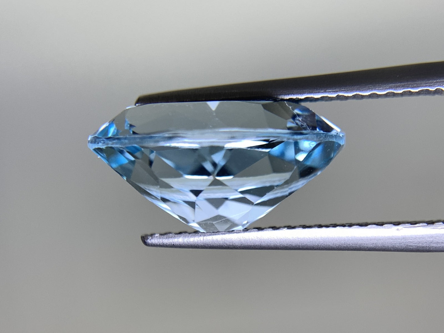 ブルートパーズ 天然 7.824ct 宝石ソーティング付き 14.2㎜×10.2㎜×7.2㎜ ルース（ 裸石 ） 6757Y