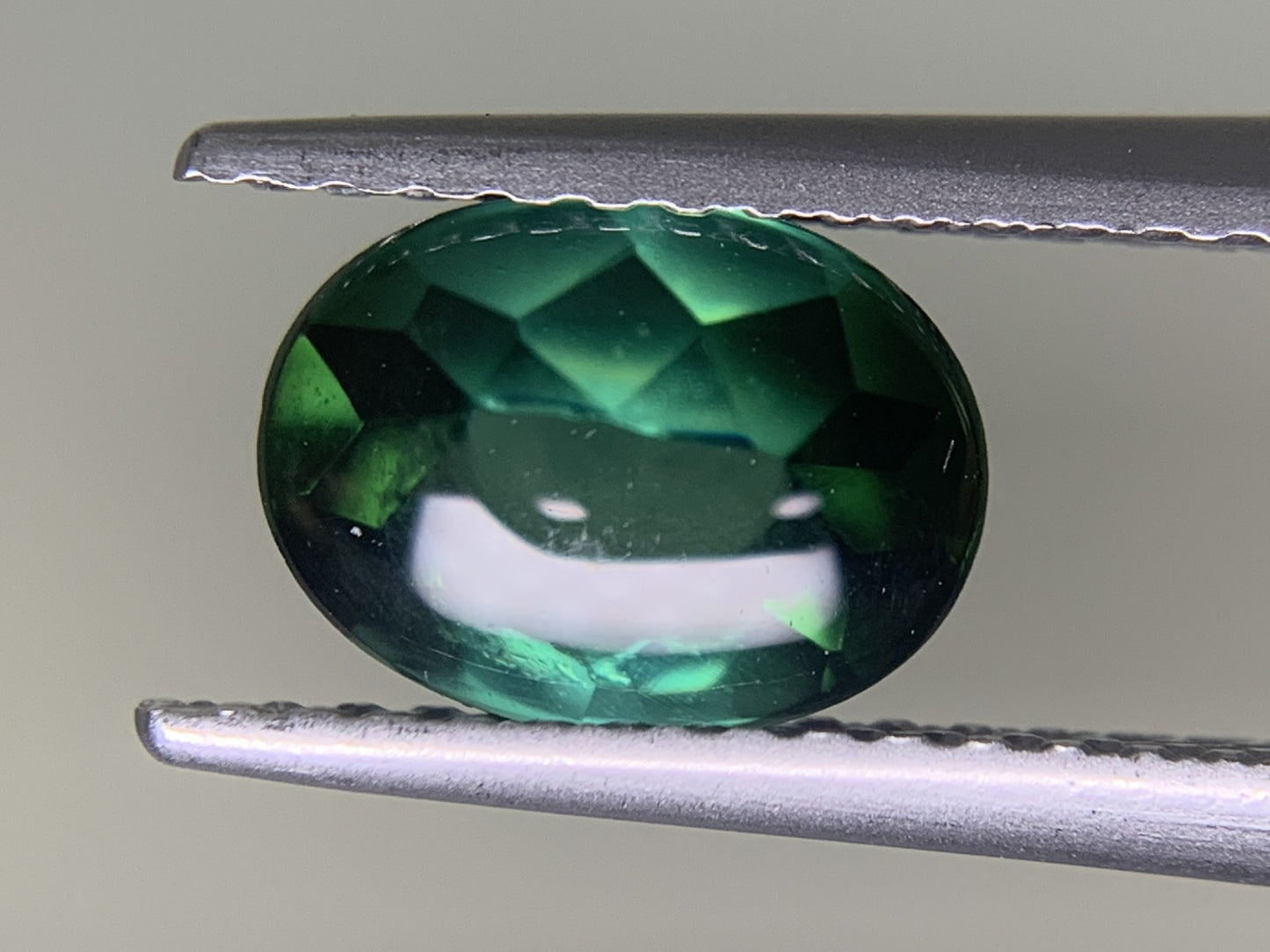 グリーントルマリン 1.363ct 宝石ソーティング付き  8.1㎜×6.1㎜×4.2㎜  ルース（ 裸石 ） 3550Y