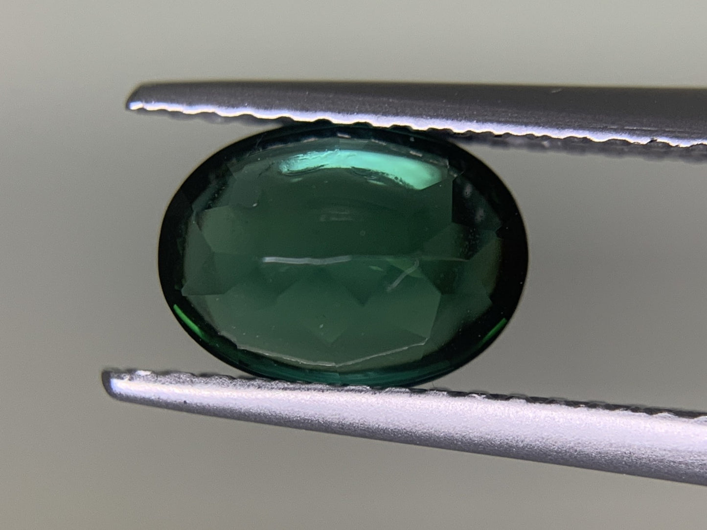 グリーントルマリン 1.363ct 宝石ソーティング付き  8.1㎜×6.1㎜×4.2㎜  ルース（ 裸石 ） 3550Y