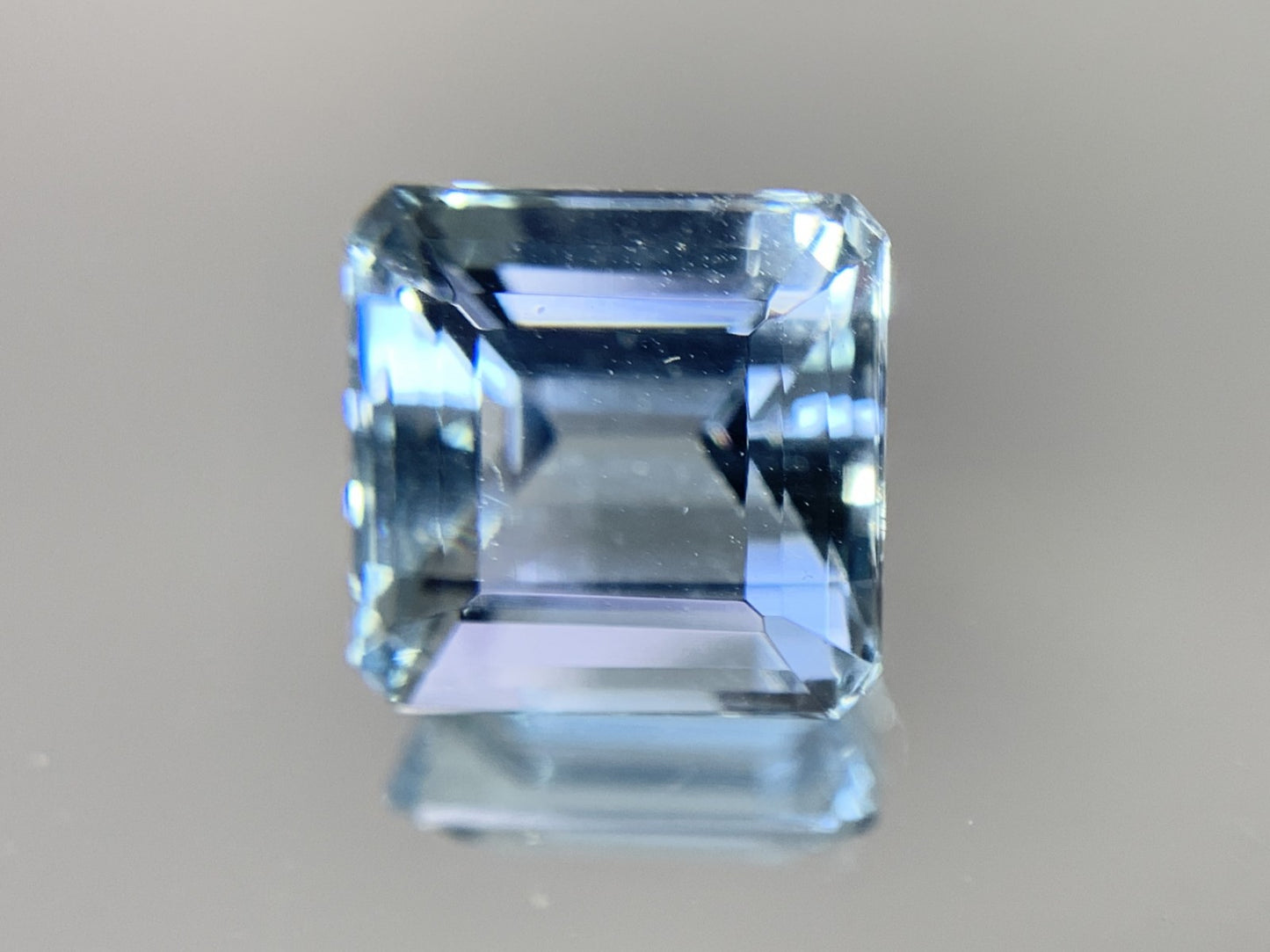 アクアマリン 4.719ct  宝石ソーティング付き  9.8㎜×9.7㎜×7.1㎜  ルース（ 裸石 ） 1847Y