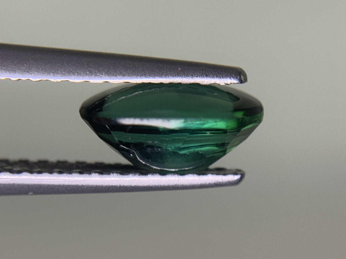 グリーントルマリン 1.363ct 宝石ソーティング付き  8.1㎜×6.1㎜×4.2㎜  ルース（ 裸石 ） 3550Y