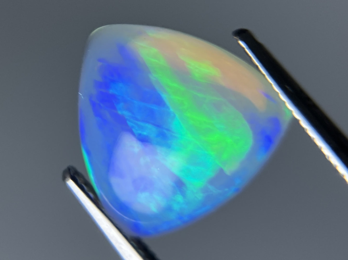 オパール 2.608ct  宝石ソーティング付き  11.9㎜×11.9㎜×4.4㎜  ルース（ 裸石 ） 3957YY