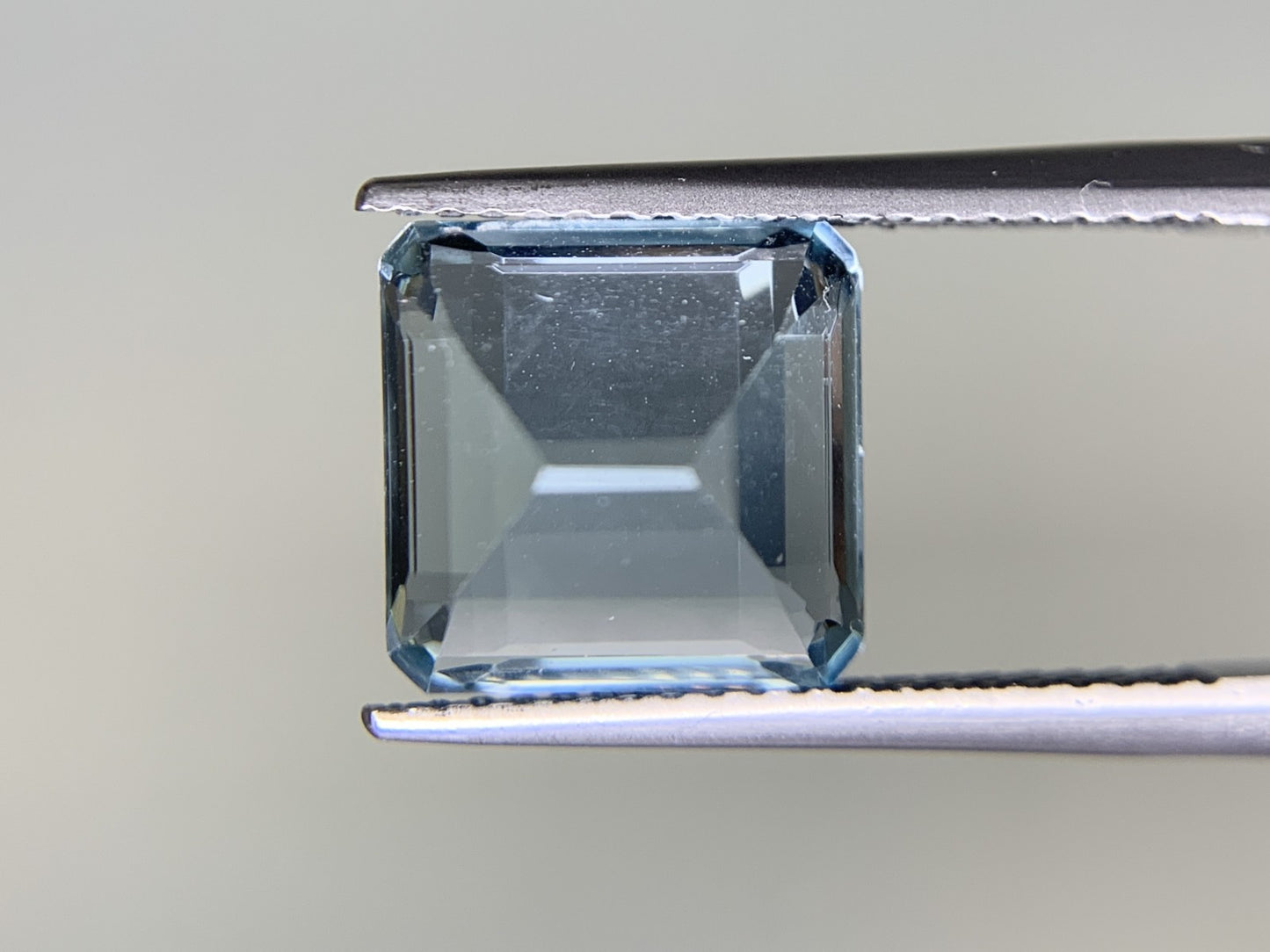アクアマリン 4.719ct  宝石ソーティング付き  9.8㎜×9.7㎜×7.1㎜  ルース（ 裸石 ） 1847Y