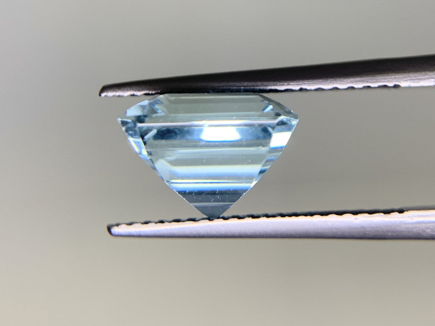 アクアマリン 4.719ct  宝石ソーティング付き  9.8㎜×9.7㎜×7.1㎜  ルース（ 裸石 ） 1847Y