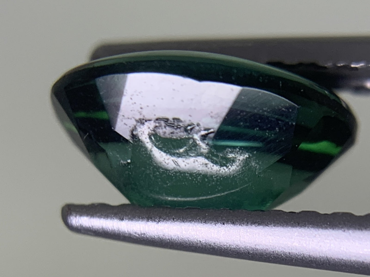 グリーントルマリン 1.363ct 宝石ソーティング付き  8.1㎜×6.1㎜×4.2㎜  ルース（ 裸石 ） 3550Y