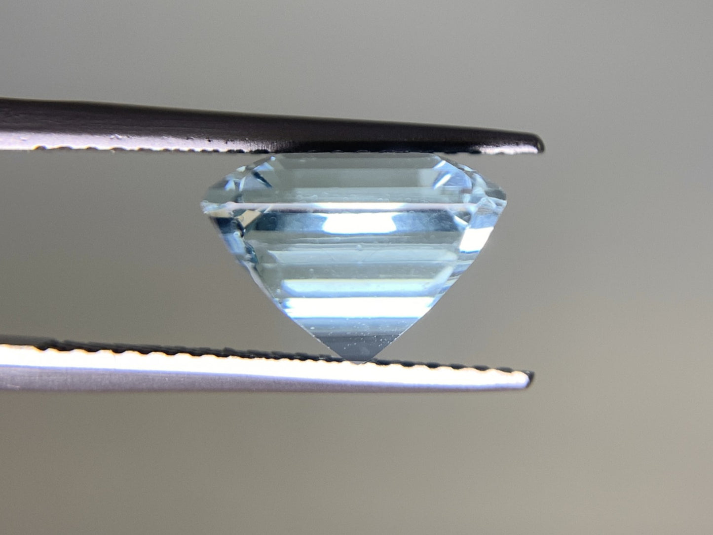 アクアマリン 4.719ct  宝石ソーティング付き  9.8㎜×9.7㎜×7.1㎜  ルース（ 裸石 ） 1847Y