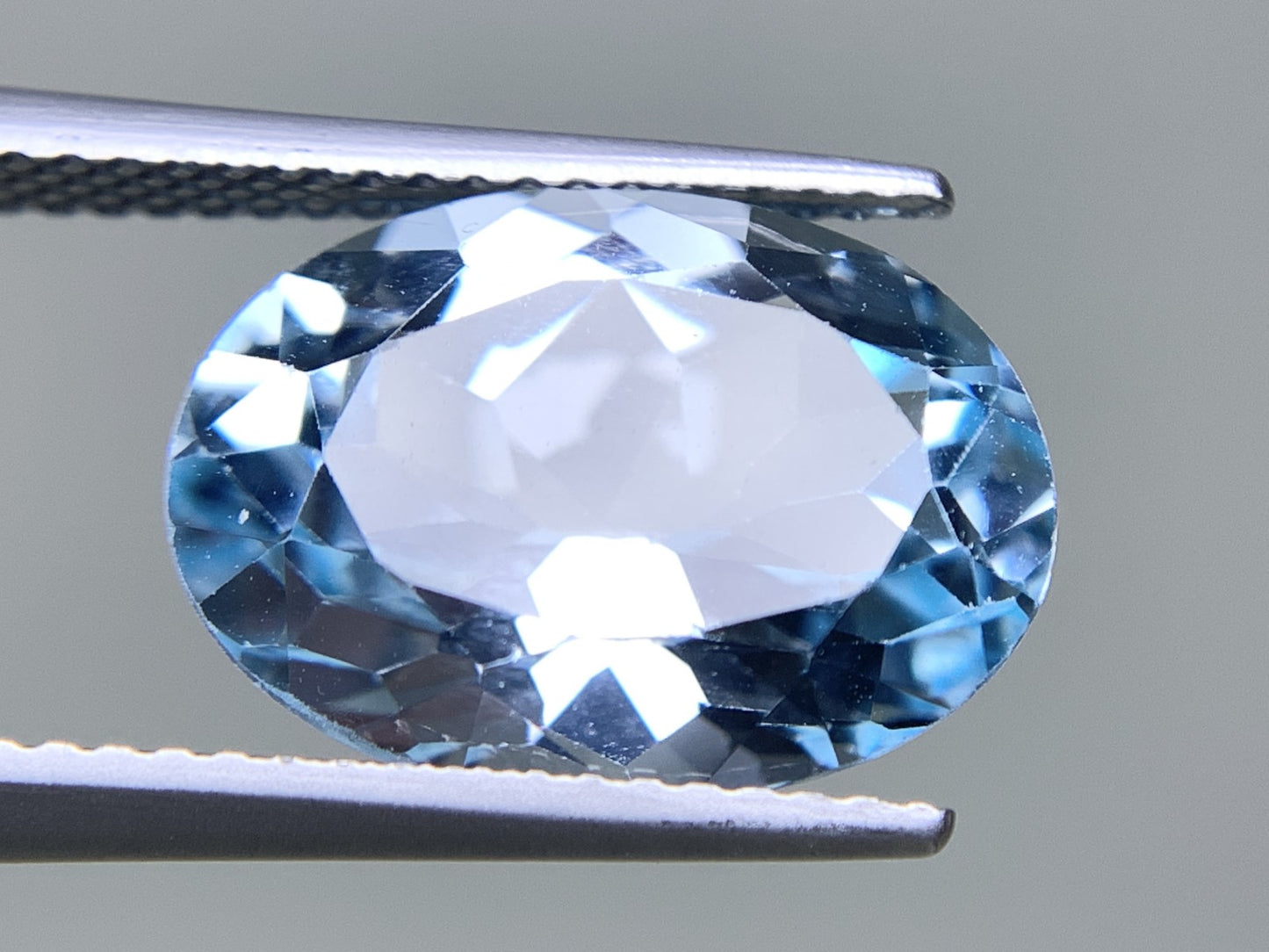 ブルートパーズ 天然 7.824ct 宝石ソーティング付き 14.2㎜×10.2㎜×7.2㎜ ルース（ 裸石 ） 6757Y