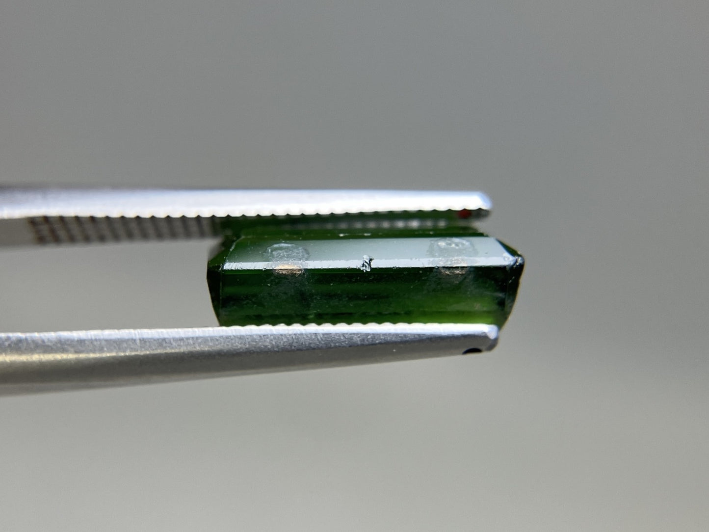 グリーントルマリン 天然 3.653ct 宝石ソーティング付き 12.3㎜×6.3㎜×4.4㎜ ルース（ 裸石 ） 6801YY