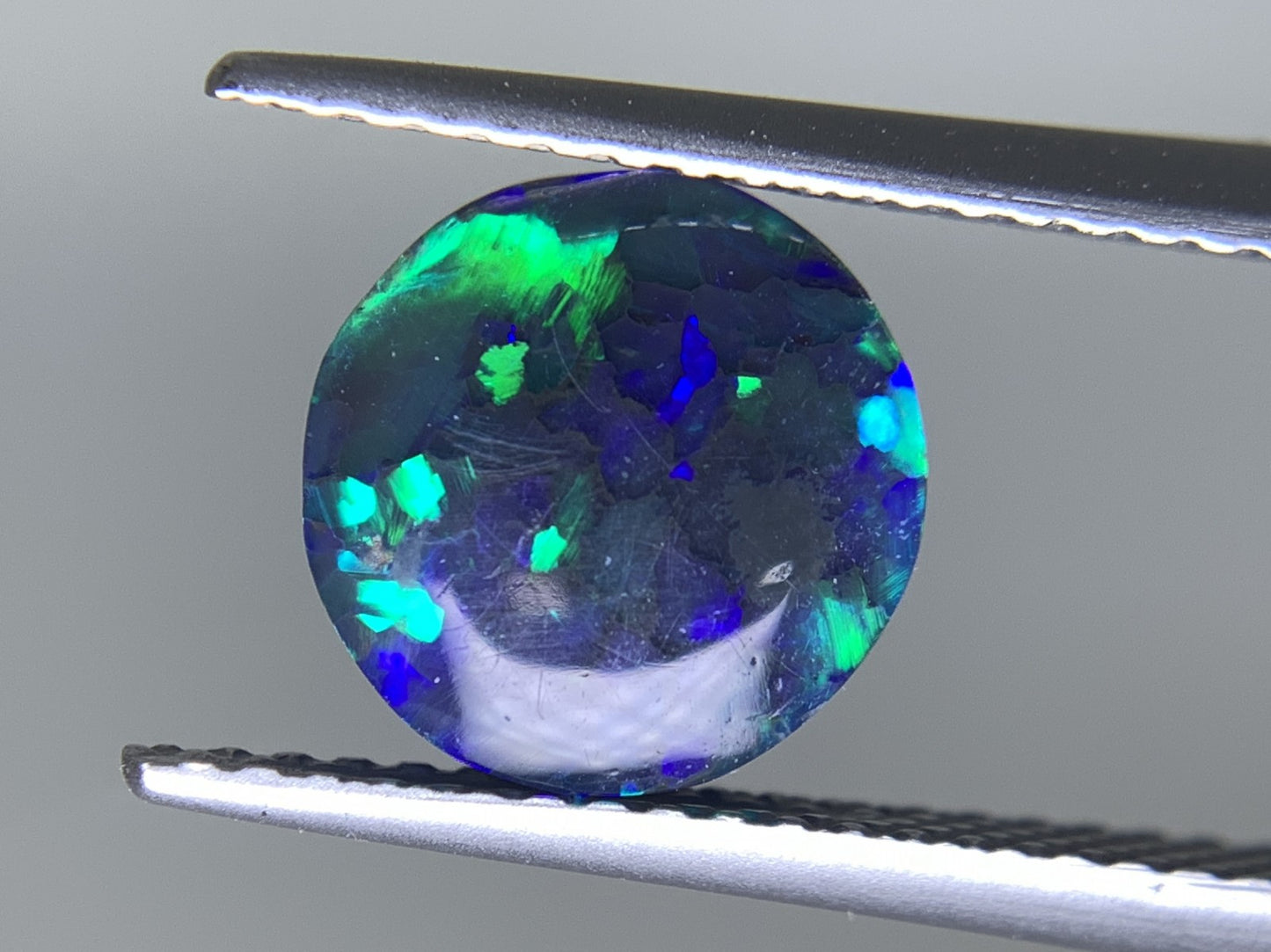 ブラックオパール 天然  2.282ct  中央宝石ソーティング付き  8.7㎜×8.6㎜×5.1㎜  ルース（ 裸石 ） 5771Y