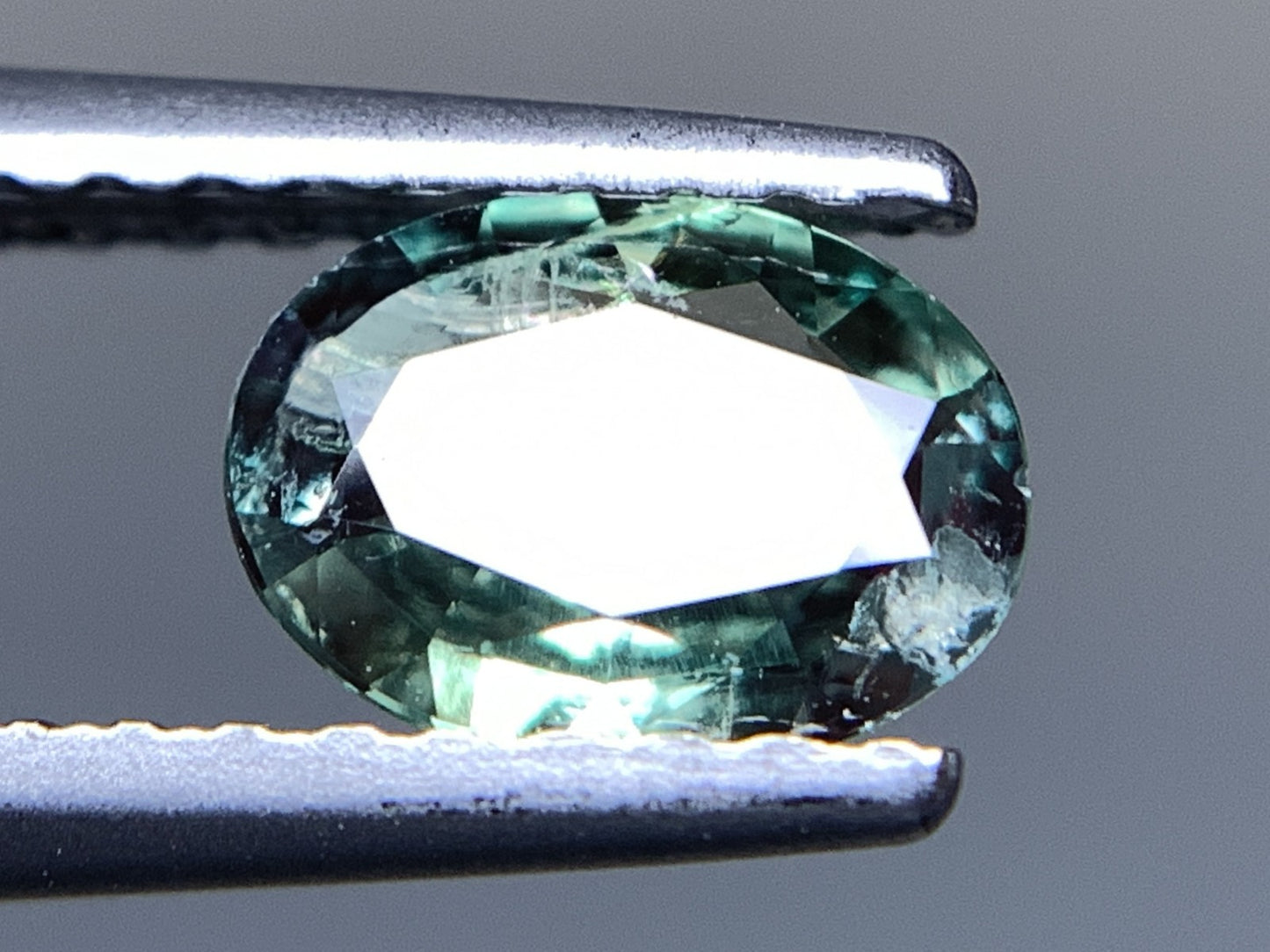 アレキサンドライト 天然 0.528ct 中央宝石ソーティング付き 6.54㎜×4.90㎜×2.17㎜ ルース（ 裸石 ） 6611Y