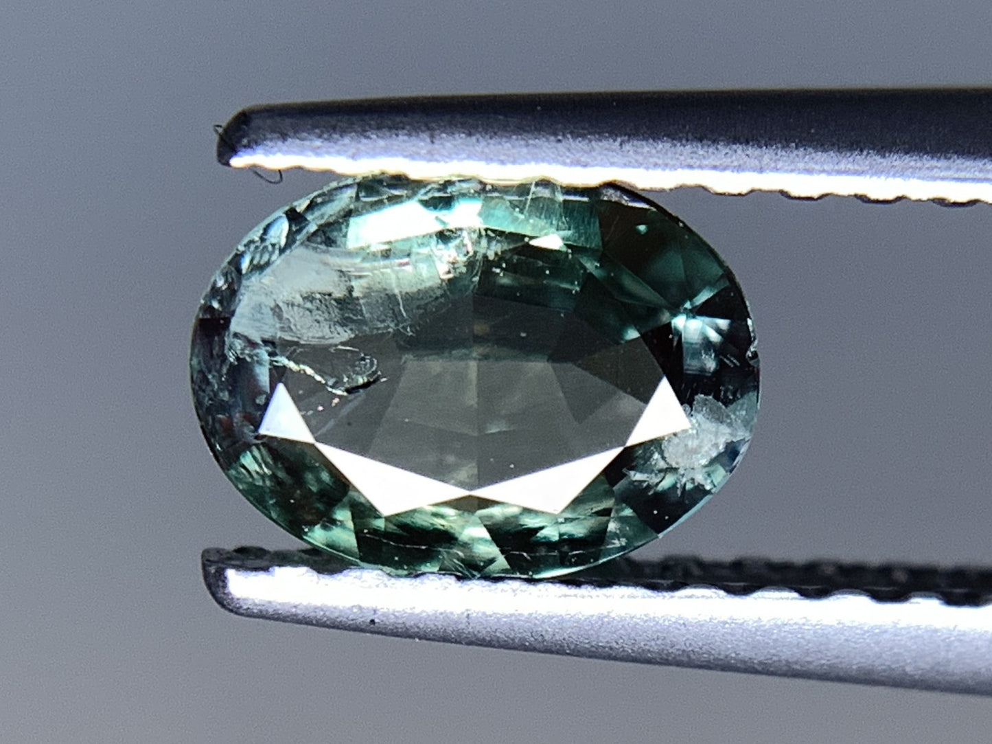 アレキサンドライト 天然 0.528ct 中央宝石ソーティング付き 6.54㎜×4.90㎜×2.17㎜ ルース（ 裸石 ） 6611Y