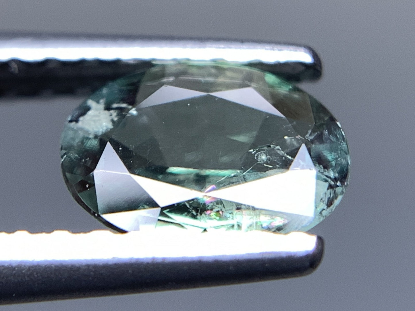 アレキサンドライト 天然 0.528ct 中央宝石ソーティング付き 6.54㎜×4.90㎜×2.17㎜ ルース（ 裸石 ） 6611Y