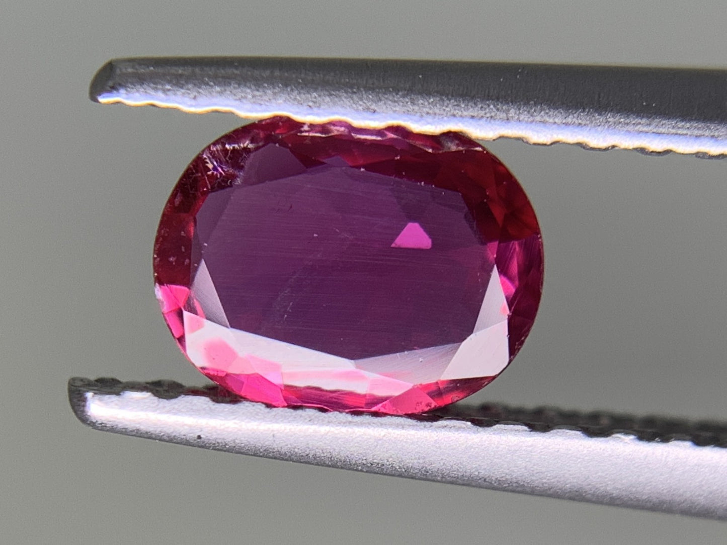 ルビー 0.473ct  中央宝石ソーティング付き  5.88㎜×4.64㎜×1.79㎜  ルース（ 裸石 ） 4389Y