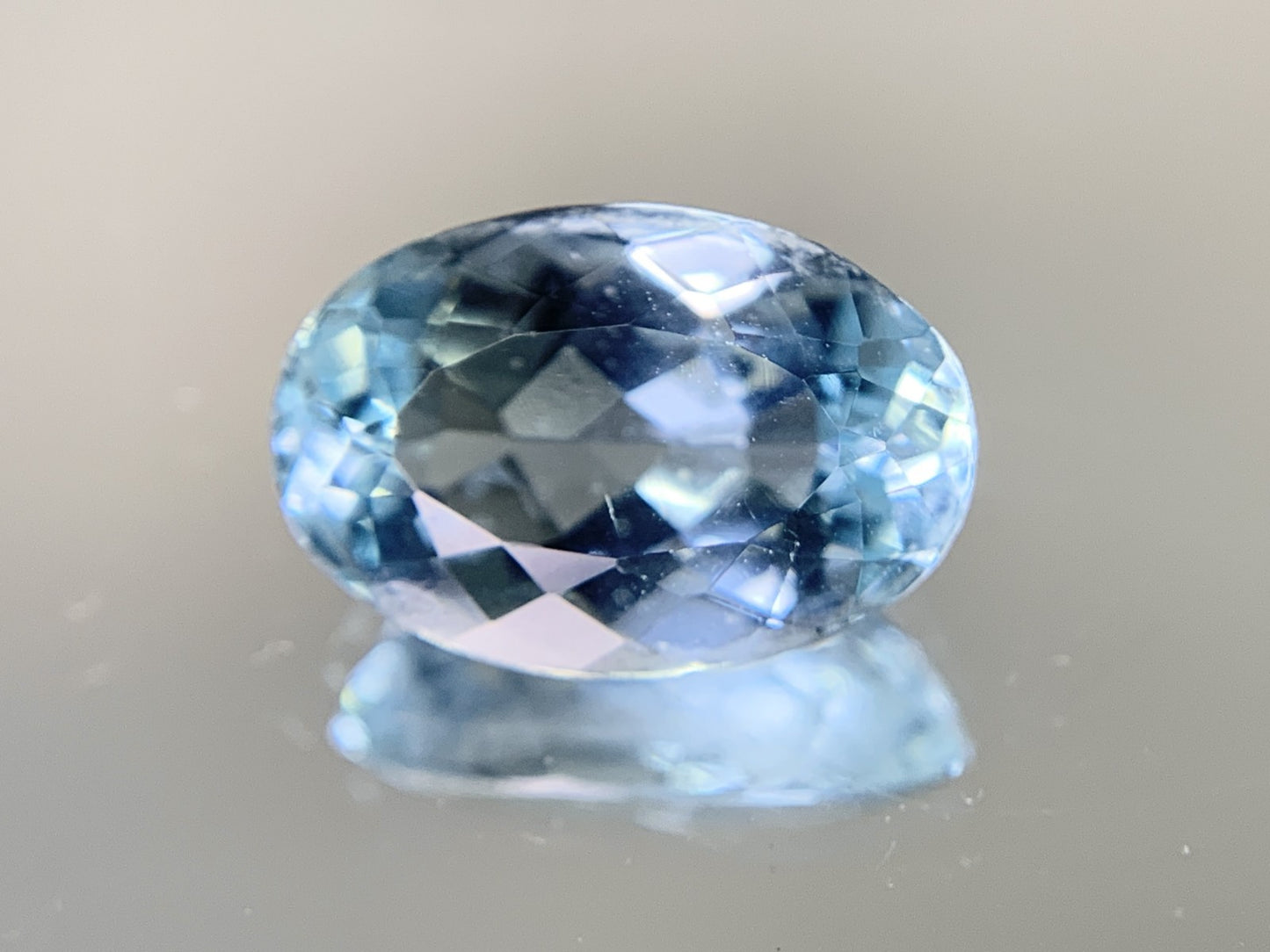 アクアマリン 4.078ct  宝石ソーティング付き  13.0㎜×8.6㎜×6.0㎜  ルース（ 裸石 ） 1825Y