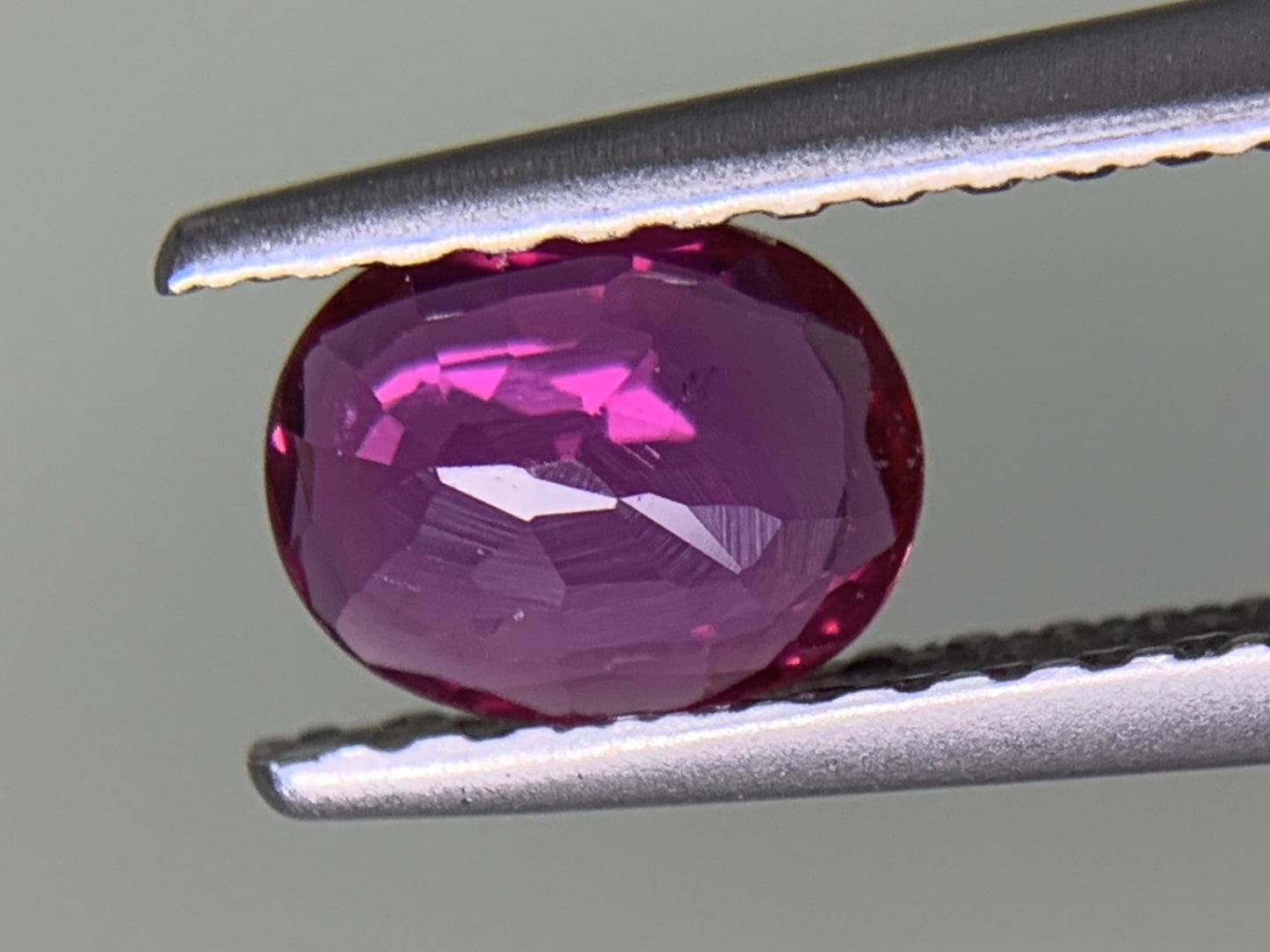 ルビー 0.473ct  中央宝石ソーティング付き  5.88㎜×4.64㎜×1.79㎜  ルース（ 裸石 ） 4389Y
