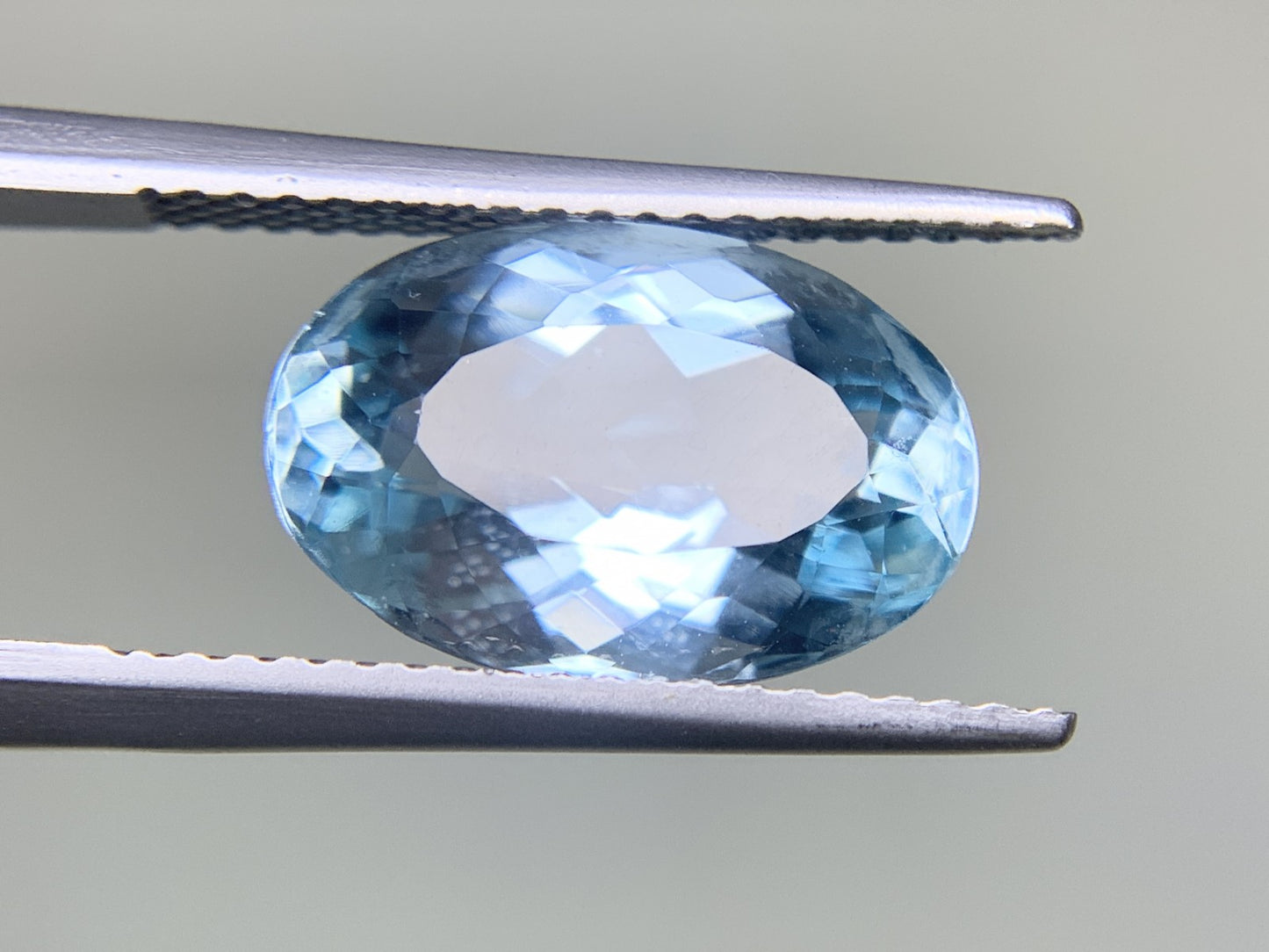 アクアマリン 4.078ct  宝石ソーティング付き  13.0㎜×8.6㎜×6.0㎜  ルース（ 裸石 ） 1825Y