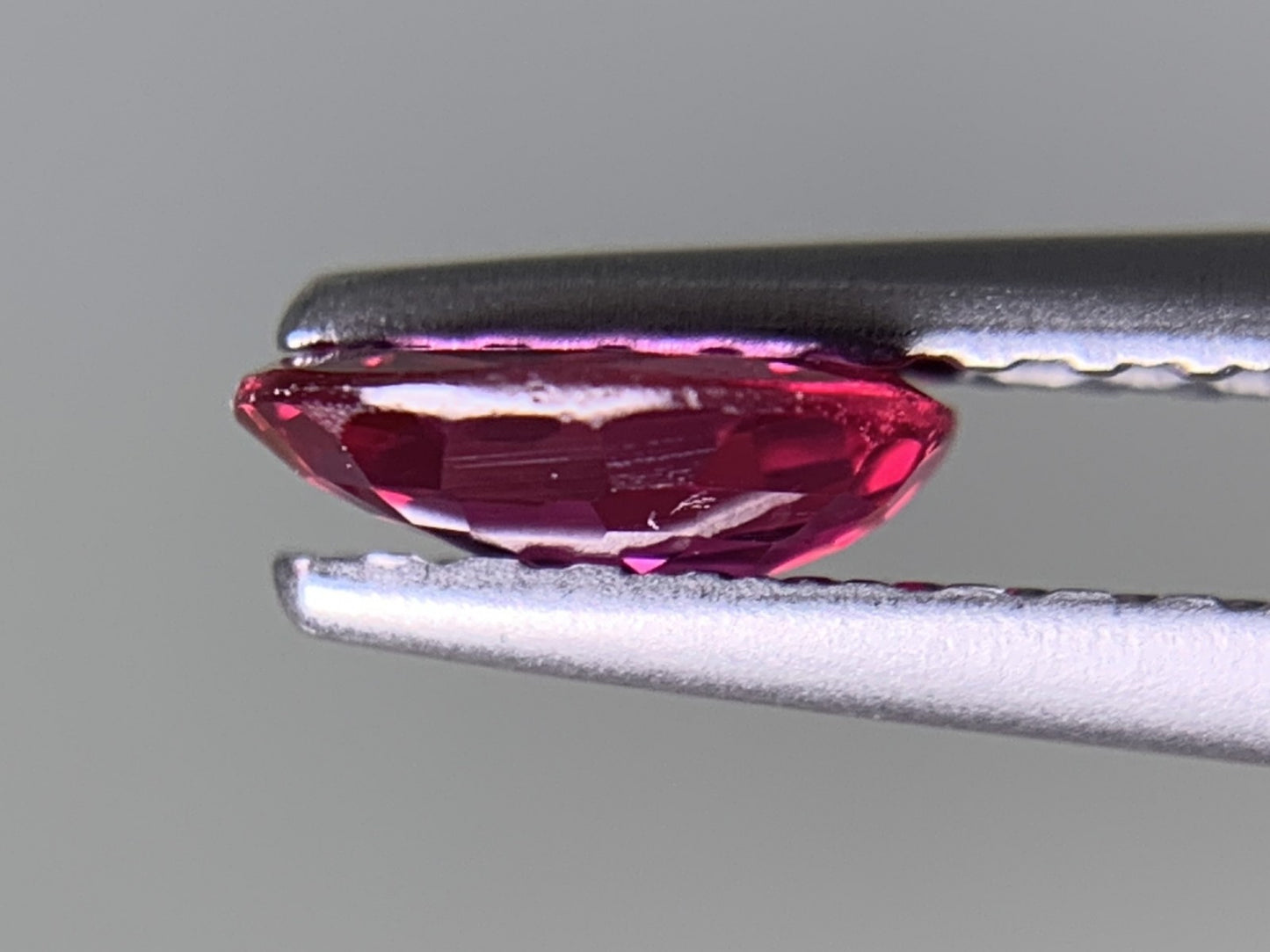 ルビー 0.473ct  中央宝石ソーティング付き  5.88㎜×4.64㎜×1.79㎜  ルース（ 裸石 ） 4389Y