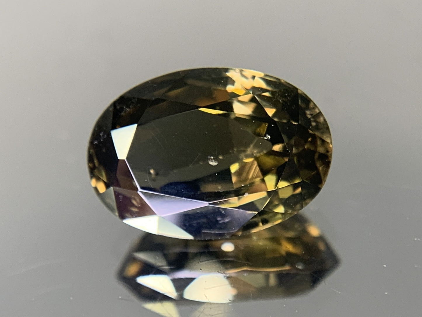 ジルコン 4.845ct 宝石ソーティング付き  11.2㎜×7.8㎜×5.2㎜  ルース（ 裸石 ） 3439Y