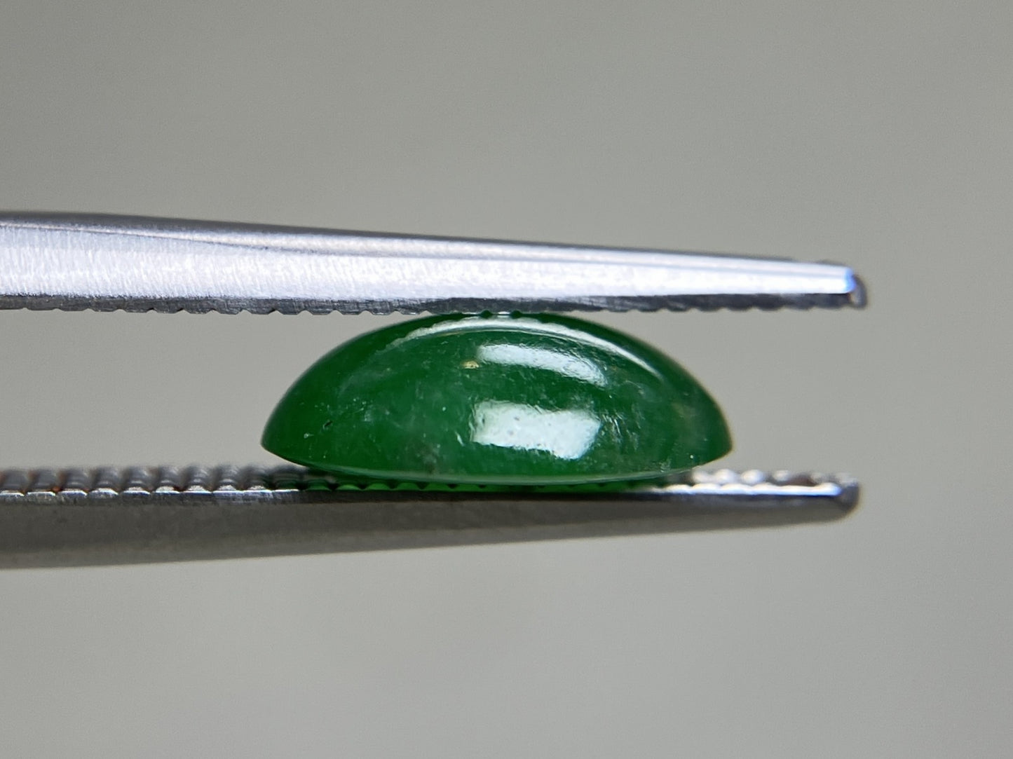 ひすい（ヒスイ 翡翠） 天然 1.996ct 宝石ソーティング付き 9.3㎜×7.2㎜×3.2㎜ ルース（ 裸石 ） 6736YY