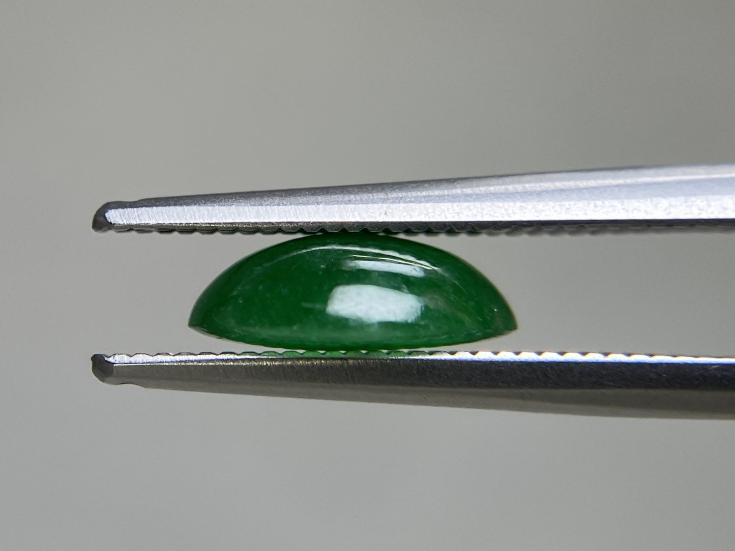 ひすい（ヒスイ 翡翠） 天然 1.996ct 宝石ソーティング付き 9.3㎜×7.2㎜×3.2㎜ ルース（ 裸石 ） 6736YY