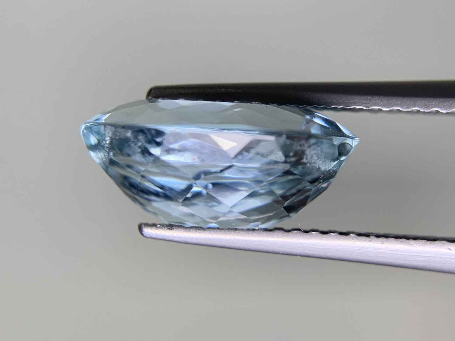 アクアマリン 4.078ct  宝石ソーティング付き  13.0㎜×8.6㎜×6.0㎜  ルース（ 裸石 ） 1825Y