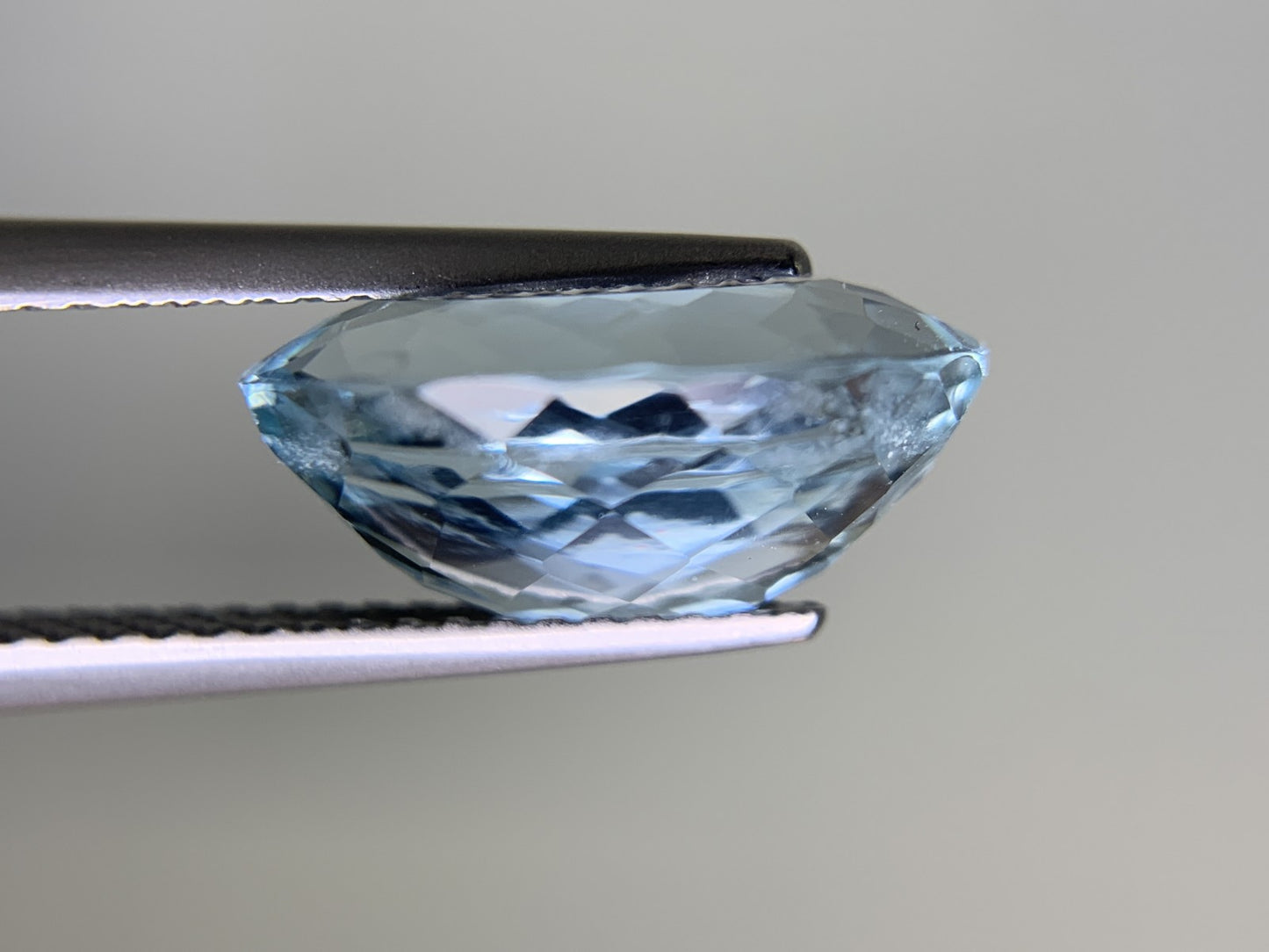 アクアマリン 4.078ct  宝石ソーティング付き  13.0㎜×8.6㎜×6.0㎜  ルース（ 裸石 ） 1825Y