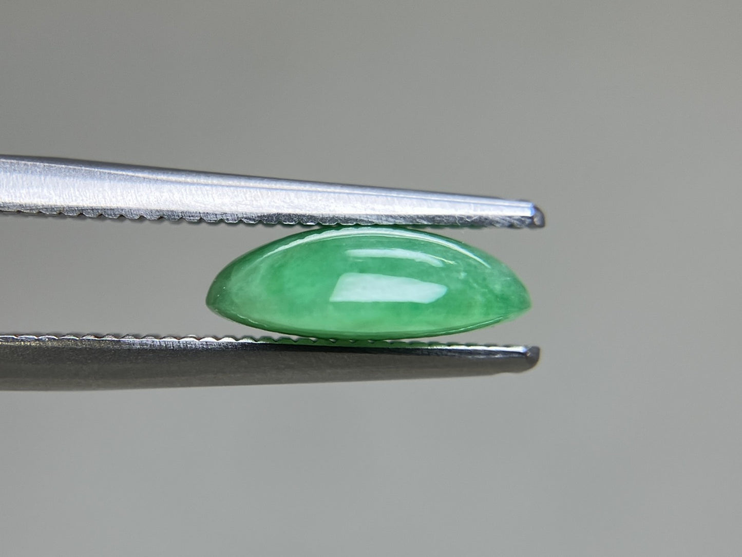 ひすい（ヒスイ 翡翠） 天然 2.538ct 宝石ソーティング付き 10.2㎜×7.8㎜×3.4㎜ ルース（ 裸石 ） 6735YY