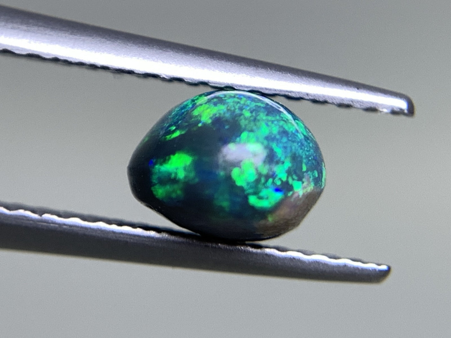 ブラックオパール 天然  1.409ct  宝石ソーティング付き  7.7㎜×6.4㎜×4.8㎜ ルース（ 裸石 ）  5807Y