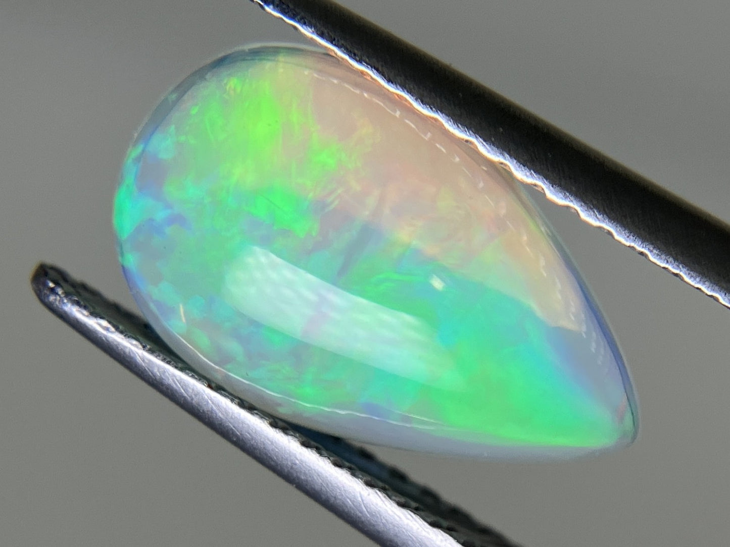 オパール 1.715ct 宝石ソーティング付き  12.9㎜×7.9㎜×4.3㎜  ルース（ 裸石 ） 3920YY